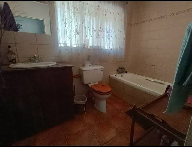 3 BEDROOM HOUSE TO LET IN FLORA GARDENS